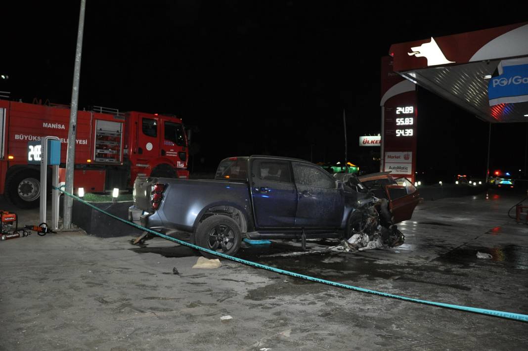 5 kişinin öldüğü trafik kazasında kimlikler belli oldu, acı an ortaya çıktı 19